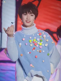 丁程鑫:大神小号也能撩_d478