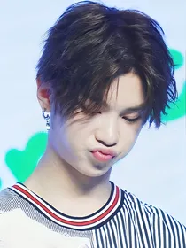 黄明昊:神秘小甜妻