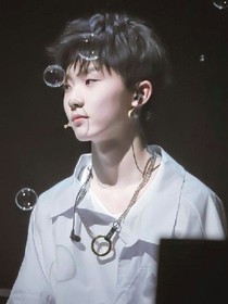 马嘉祺：爱网购的小仙女