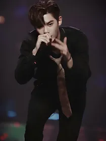 黄明昊:我的超蠢女朋友!
