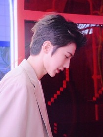 蔡徐坤：错过，罢了