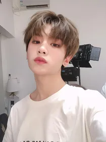 黄明昊：一纸情书