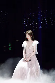 鞠婧祎：会唱歌的演员