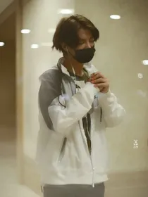 黄明昊:形同陌路