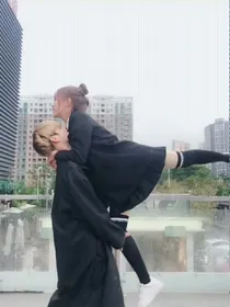恋爱中的少女！