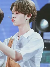 黄明昊：女友真甜