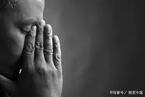 每当夜色降临你的床头
