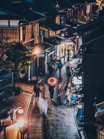 在现实与幻想之间