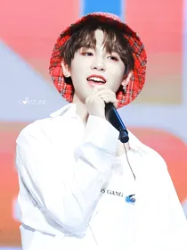 黄明昊:陌上颜如玉，公子世无双
