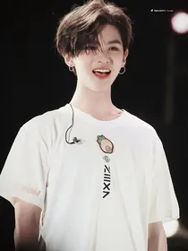 黄明昊:追妻路漫漫.