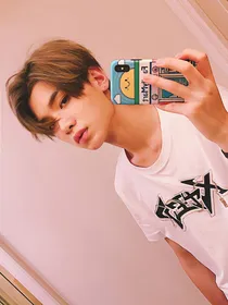 黄明昊：物是人非