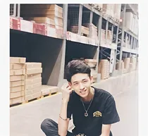 秦霄贤：立正敬礼