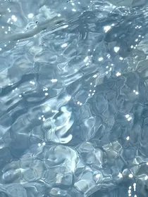 泱泱玉凉
