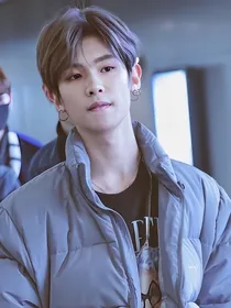 黄明昊：媳妇怀里宠