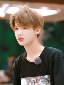 黄明昊：姐姐我超甜……