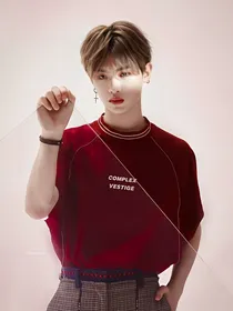 黄明昊：黑色童话