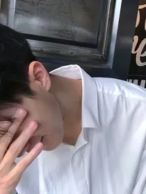 蔡徐坤：俯首称臣
