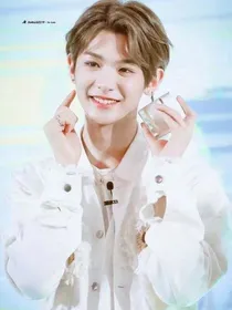 黄明昊：温柔为枪