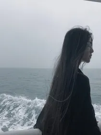 综纸片：撕漫经济有限公司