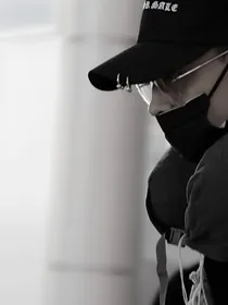 秦霄贤：错位小说版