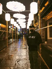 李鹤东：依旧