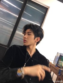 蔡徐坤：虚拟