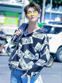 黄明昊，恋爱小少女