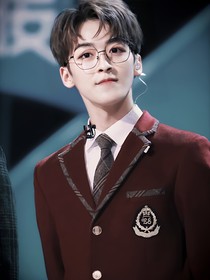 何洛洛～等我长大