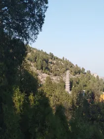山间的棺坑
