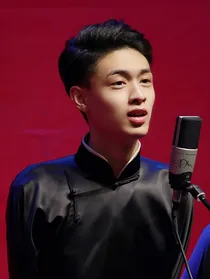 秦霄贤：浅浅一笑我回眸