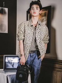黄明昊，无悔