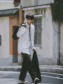 不信人间有白头M