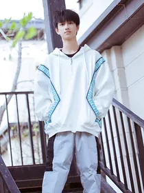 敖子逸：半块橡皮