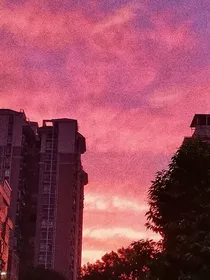 天是那么美，知知也是