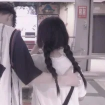 她和糖果一样甜