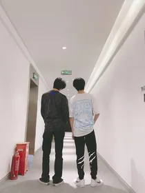 刘耀文：你的世界两条平行线
