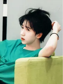 贺峻霖：夫人小声点