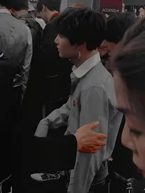BTS：请你离我远一点……