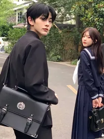 青梅竹马：校服到婚纱