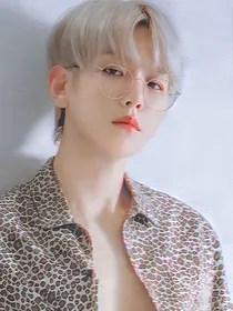 EXO：抱歉，我是黑莲花