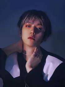 边伯贤：小孩你今天真不听话-d912