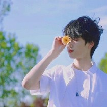 严浩翔：你笑时风华正茂
