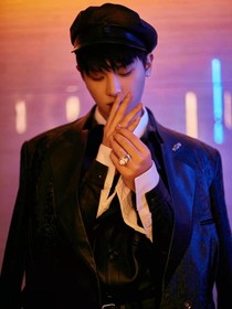 黄明昊：影帝晒了结婚证