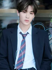 黄明昊：蜜桃味的吻