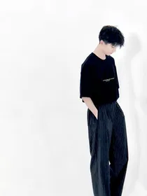 马嘉祺：恋爱天天挂热搜