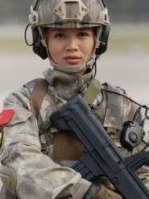 雪狼女子特战队之赤鹰特种大之中国维和警察