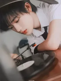 宋亚轩：警察站姐不一般