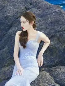 迪丽热巴：我的小透明闺蜜