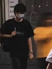 张极：星星在发光唉