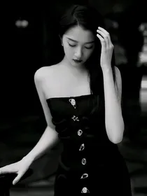一鹿彤行……